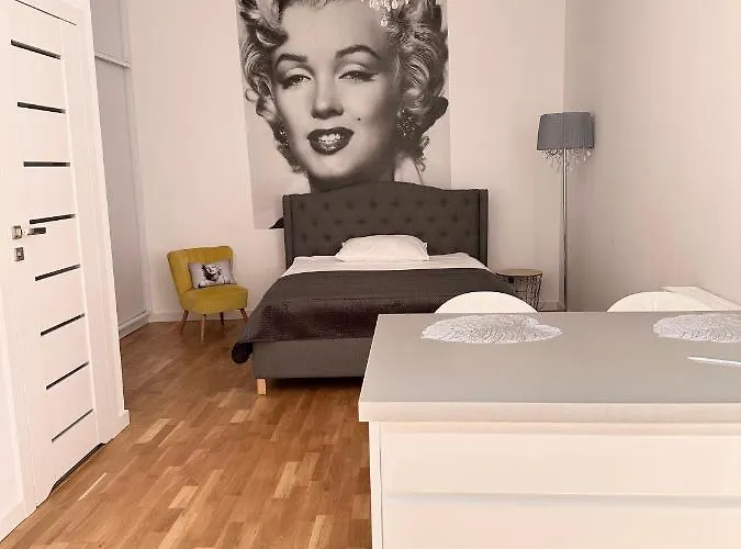 Marilyn W Kamienicy Wicherkiewiczow شقة