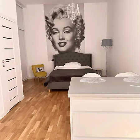 Marilyn W Kamienicy Wicherkiewiczow شقة